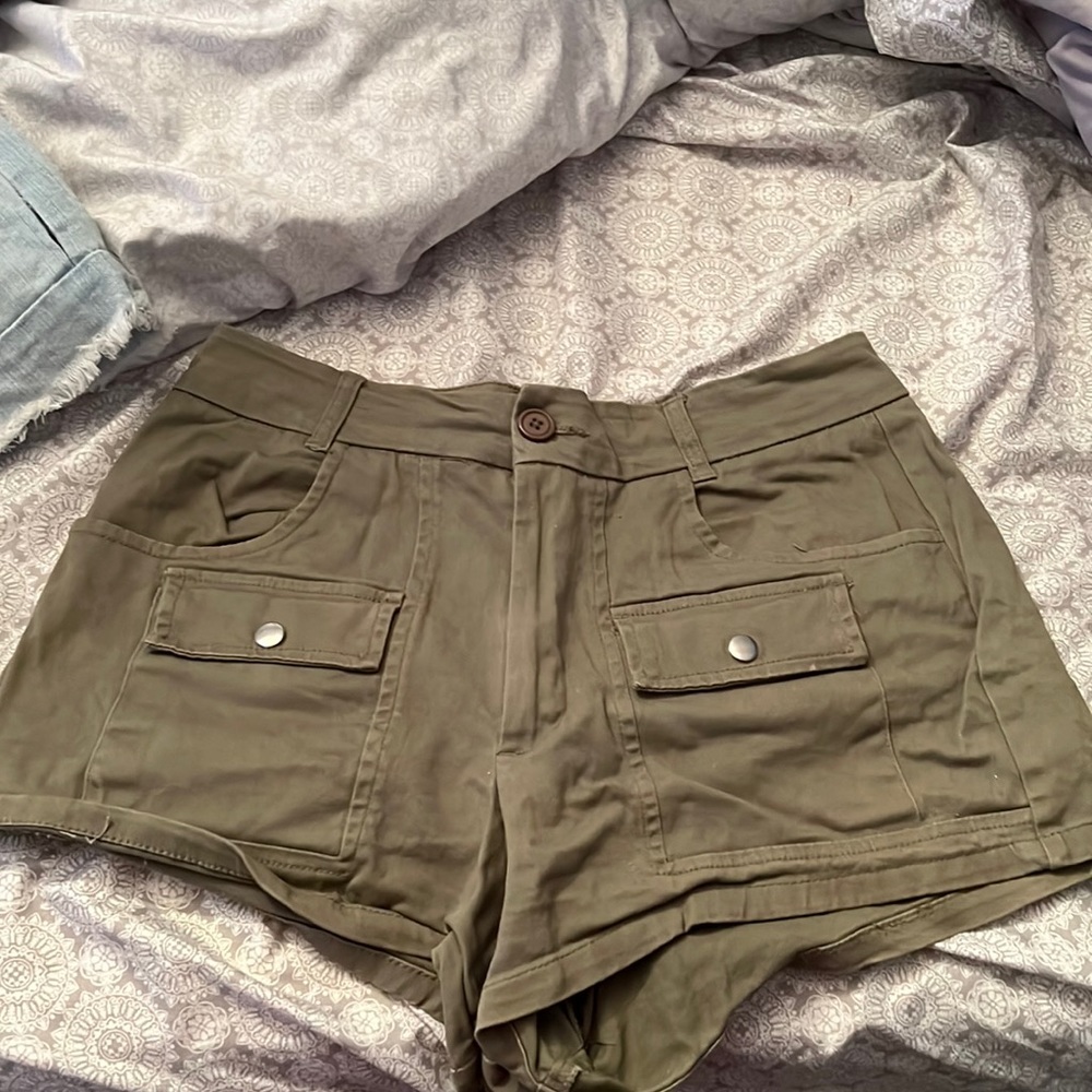Green cargo shorts!!